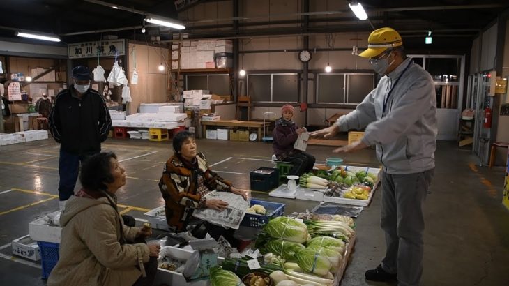 午前３時開場「日本一早い」朝市　秋田県由利本荘市