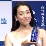 浅田真央がロングドレスで登場、「日本酒が一番好き」（発表会 澪／浅田真央）