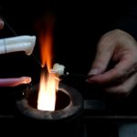 来年の干支「丑」のガラス細工