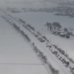 大雪で一時千台超立ち往生 福井、富山の高速道路