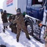 大雪で立ち往生　福井の国道８号