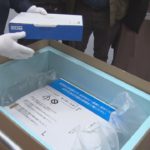 新型コロナのワクチンを都内の医療機関に搬入