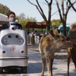 奈良公園で自動運転ロボ実験　シカに「道譲って」