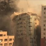 イスラエル軍　海外メディアも入るビル空爆(2021年5月16日)