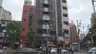 大阪市のビルで女性死亡 殺人か、複数の傷
