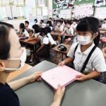 今年は長い夏休み　大阪市立小中で終業式