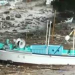 熱海の土石流　土砂が漁港に流れ込む当日の様子