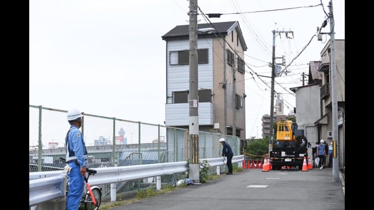 西成の民家撤去始まる　倒壊恐れの１棟
