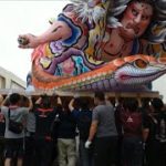 青森ねぶたを「台上げ」 祭り中止、秋の披露目指す