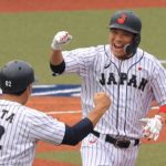 【五輪連続写真】野球、坂本勇人の逆転サヨナラで白星発進