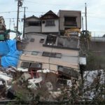 大阪・西成の住宅崩落、残る1軒を撤去　周囲避難させ引き倒す