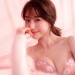田中みな実、“ぷるふわ”にバストメイク（PR動画 PEACH JOHN／田中みな実）