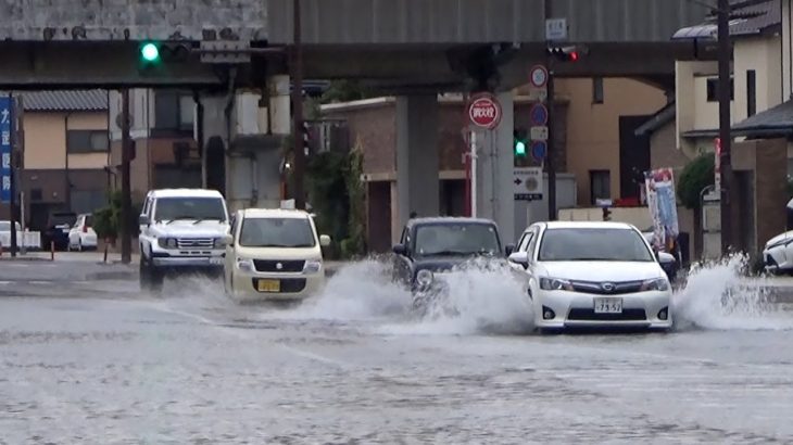佐賀駅周辺の道路も冠水　九州北部の大雨続く