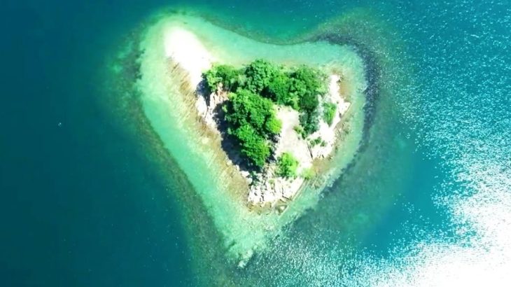 鳴門沖に浮かぶハートの島「鏡島」