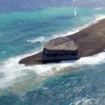 海底火山「福徳岡ノ場」付近の海水の変色や漂う軽石の様子