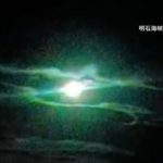 西日本で夜空に火球観測　雲の合間に緑から赤へ