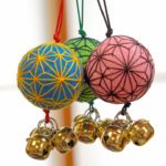 クマよけの鈴がついた手まりが人気