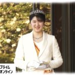 愛子さま、笑顔で一礼　「ローブ・デコルテ」に勲章、ティアラ着用