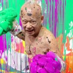 美術家ギュウちゃん、「ボクシング・ペインティング」でスカッと一撃