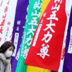 特大餅抱え上げコロナ収束祈願 世界遺産・醍醐寺