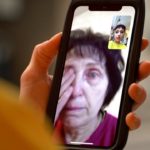 ウクライナの家族と日本で会いたい　募金活動中にメール、涙の会話