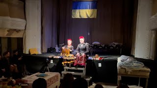 つかの間忘れた戦争　避難民シェルターに響く歌声 　ウクライナ・リビウ