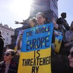 「ウクライナの空を閉じて」隣国ポーランドで飛行禁止区域求めデモ