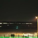 地震で揺れる成田空港Ａ滑走路の鉄塔