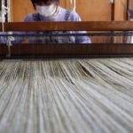 手染めの羊毛紡ぎ、手織りで　みちのくあかね会、半世紀の拠点を移転
