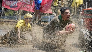 全身泥まみれ　大阪・茨木市で「たんぼラグビー」開催