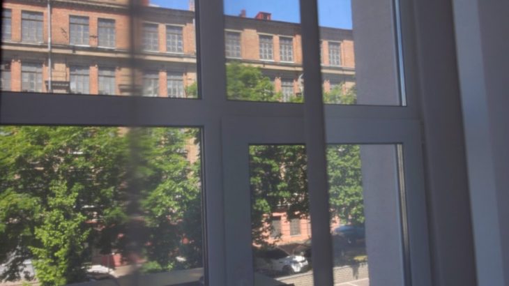 空襲警報が鳴り響くウクライナ首都キーウ