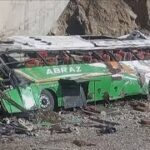 パキスタンでバスが橋から転落し子ども含む28人が死亡　直前にタイヤが破裂か(2024年5月29日)